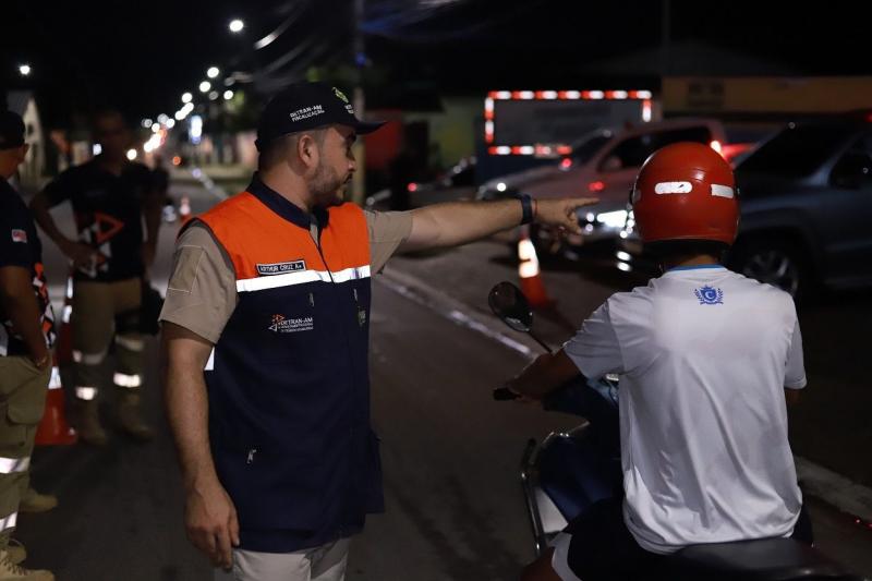 Detran-AM inicia blitz educativa para reforçar a segurança do trânsito em Parintins