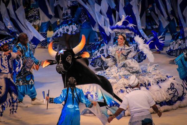 Caprichoso exalta tradição e apresenta espetáculo impactante na segunda noite do Festival de Parintins