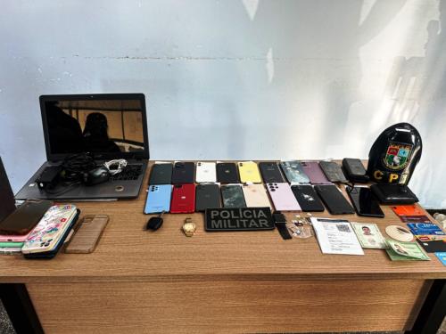 Polícia prende quatro pessoas e recupera 20 celulares roubados em Parintins