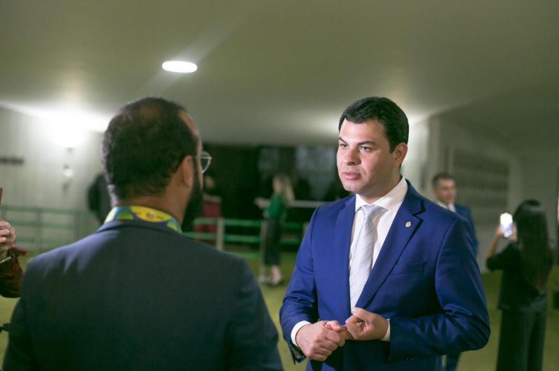 Saullo Vianna e bancada do Amazonas fecham questão e votam contra o texto de regulamentação da Reforma Tributária
