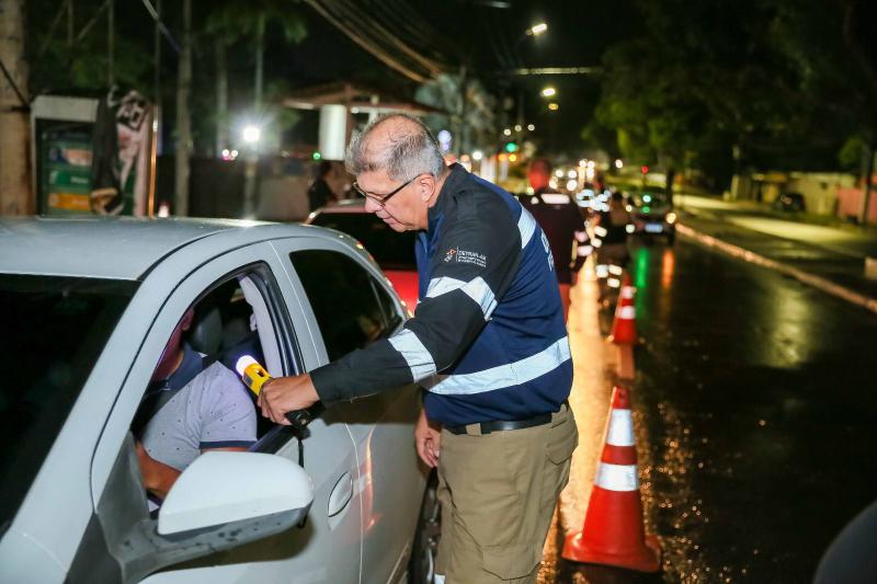 Detran-AM: Equipe de Fiscalização autua mais de 350 veículos por infrações cometidas no final de semana