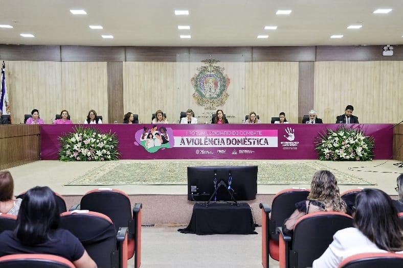 Conselheiro do TCE-AM prestigia Primeiro Fórum Judiciário de Combate à Violência Doméstica