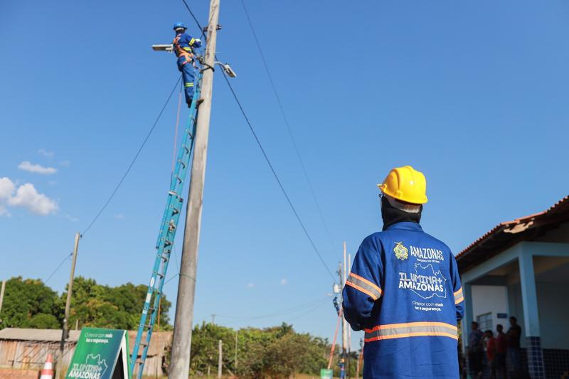 Governo do Amazonas implanta iluminação pública de LED em 86 comunidades de Parintins