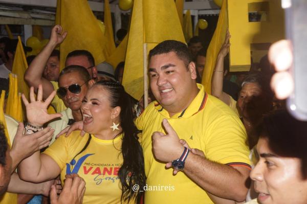 Ao lado de Mateus e Vanessa, Alex Garcia oficializa candidatura à reeleição de vereador em Parintins