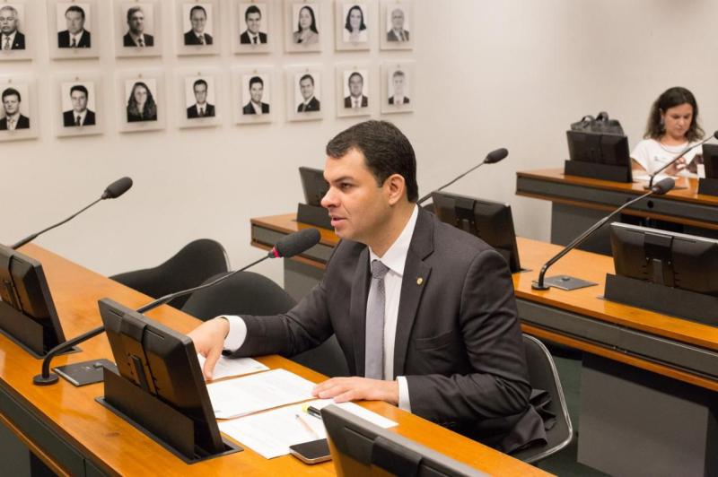 Deputado Saullo Vianna aciona ANAC para investigação urgente da Voepass após trágico acidente