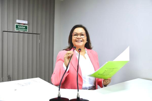 Márcia Baranda propõe adesão de Parintins ao Programa Estação Juventude do Governo Federal