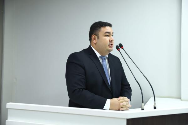 Alex Garcia propõe lei para proibir queimadas em Parintins e proteger saúde pública e meio ambiente