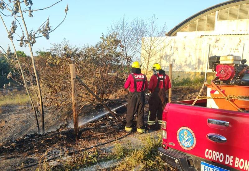 Operação Céu Limpo: nas últimas 24 horas, bombeiros combateram 14 incêndios em áreas de vegetação em Manaus