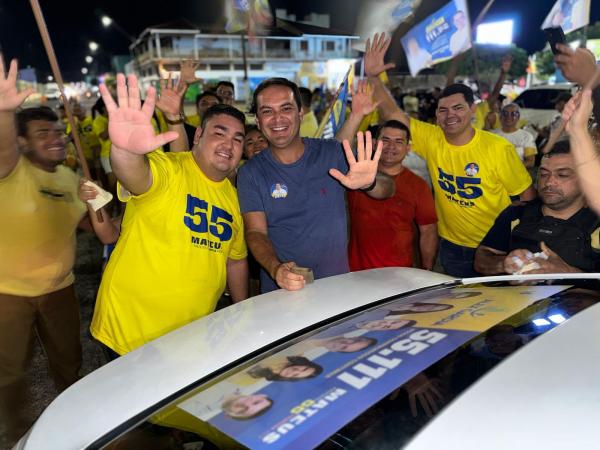 Adesivaço de Alex Garcia mobiliza população e reforça apoio ao candidato a vereador em Parintins