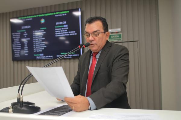 Massilon cobra informações sobre o não funcionamento do restaurante popular em Parintins