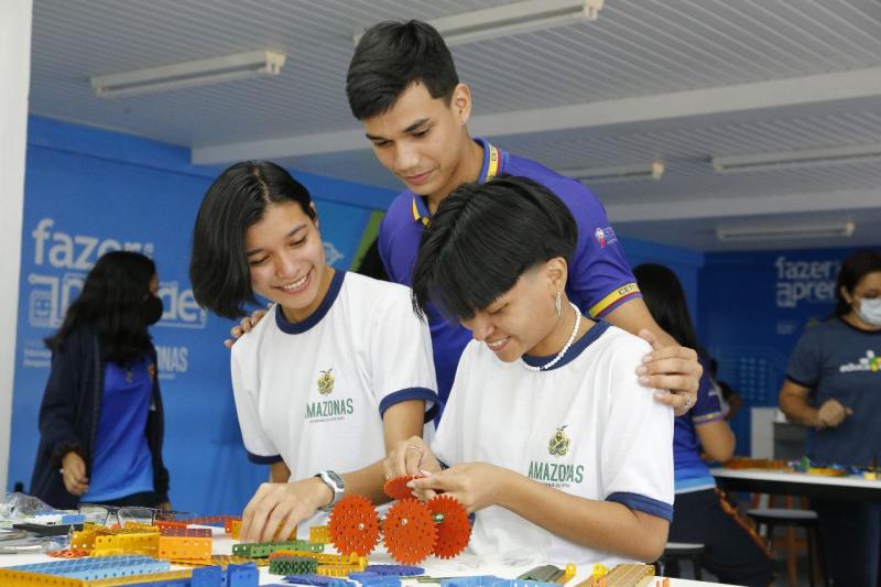 Em Parintins, Governo do Amazonas proporciona melhorias no aprendizado de alunos com os laboratórios de robótica
