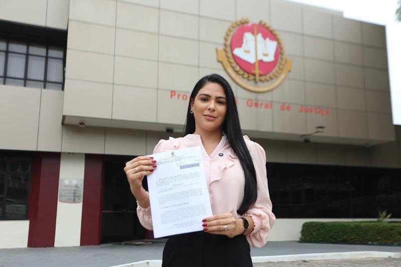 Perseguição política e violência de gênero são denunciadas pela deputada Mayra Dias ao MP-AM