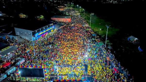 Na força do amor do povo, Mateus Assayag 55 reúne mais de 30 mil pessoas em Parintins