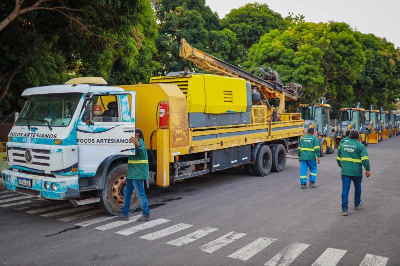 Trezentas toneladas de equipamentos chegam a Parintins para o início das obras de saneamento básico do Prosai