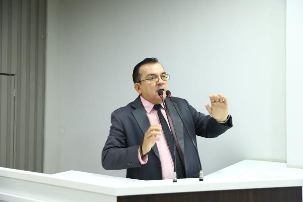 Massilon destaca nota do diretório municipal do PT sobre água em Parintins
