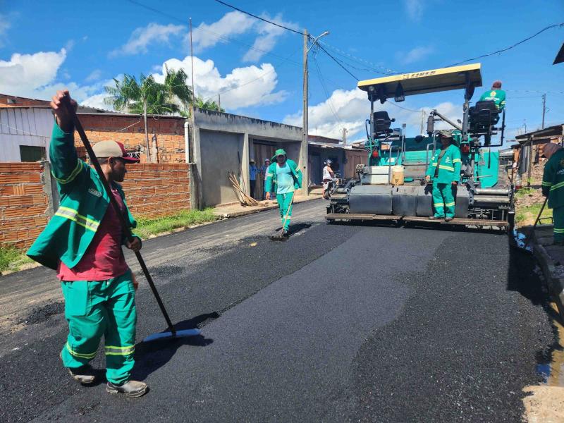 Governo do Estado segue com obras do Asfalta Amazonas em Parintins
