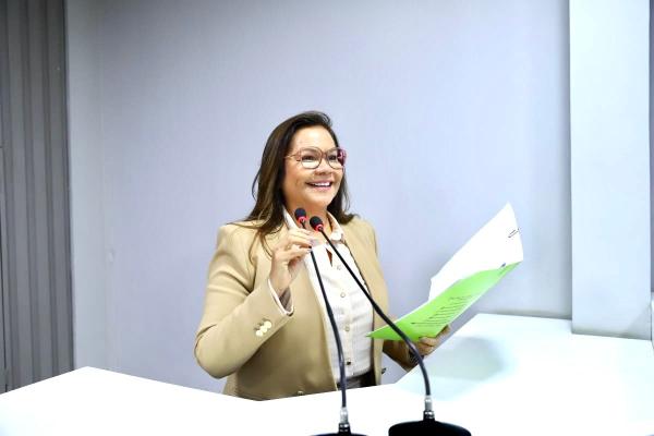 Vereadora Márcia Baranda solicita aquisição de tablets para Agentes Comunitários de Saúde em Parintins