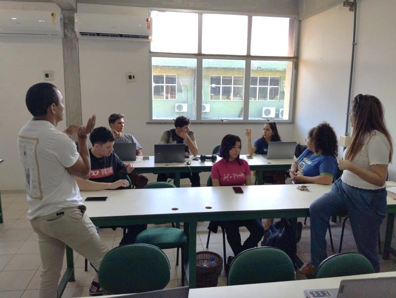 Agência Amanayé do curso de Jornalismo vai as escolas divulgar o curso