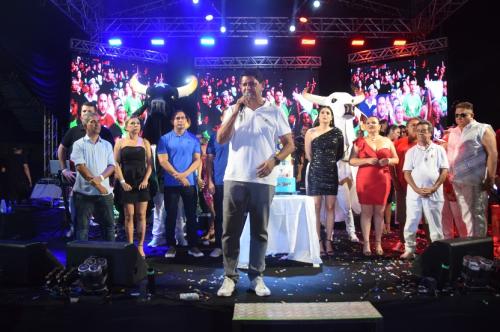 Festa de 172 anos de Parintins é marcada por show de Mano Walter no Bumbódromo