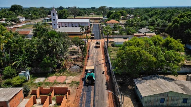 Prefeitura de Parintins conclui asfaltamento do ramal do Mato Grosso, na Vila Amazônia, e avança para a Valéria