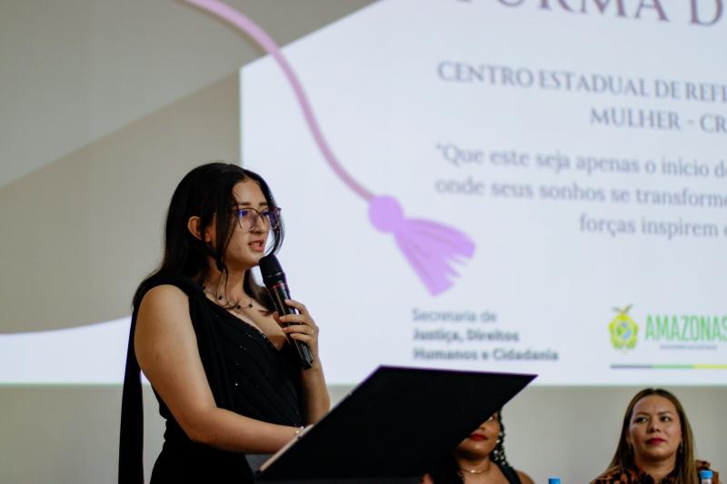 Com apoio do Governo do Amazonas, mulheres superam violências e são certificadas no Ensino Médio