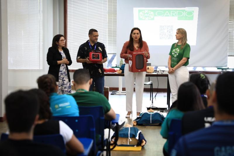 Programa 'UEA Cardio Protegida' realiza capacitação para atendimento básico cardiorrespiratório na EST