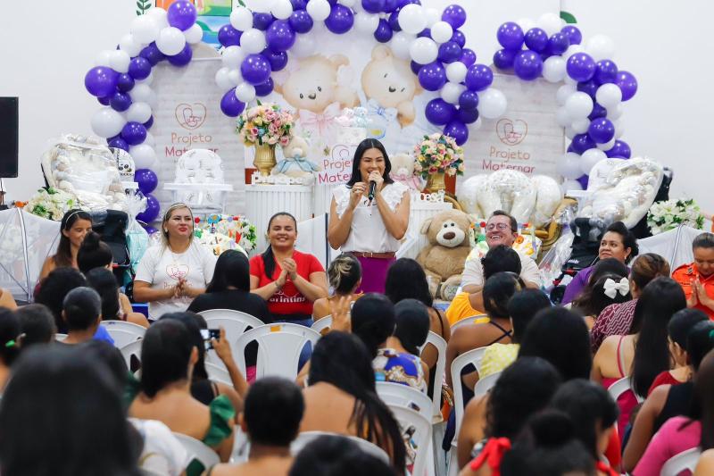 Novembro Roxo: Deputada Mayra Dias fortalece rede de apoio para mães por meio do Projeto Maternar