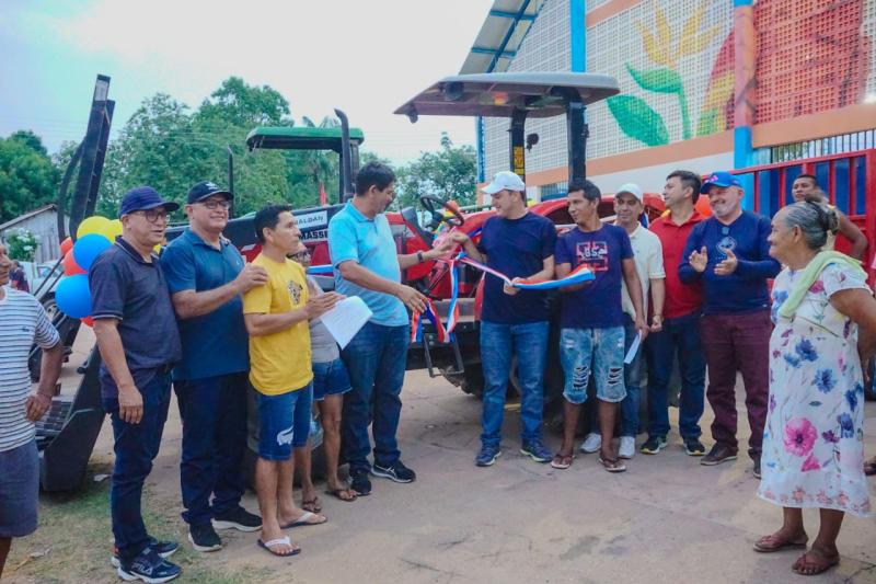 Mateus Assayag reafirma compromisso com o setor primário durante entrega de carretas agrícolas na Valéria