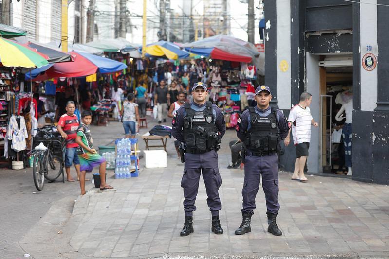 “A presença da polícia traz mais segurança”, diz comerciante sobre a Operação Natal Mais Seguro