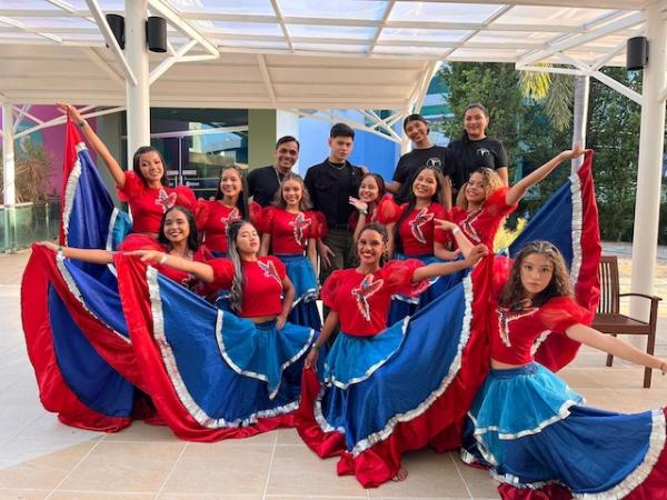 Grupo Performance Parintins brilha no FEUDAN 2024 com 5 troféus e segue para o Teatro Amazonas 
