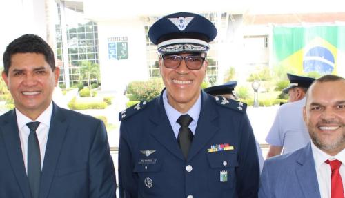 CINDACTA IV homenageia o prefeito Bi Garcia e o diretor Jean Jorge do Aeroporto Júlio Belém