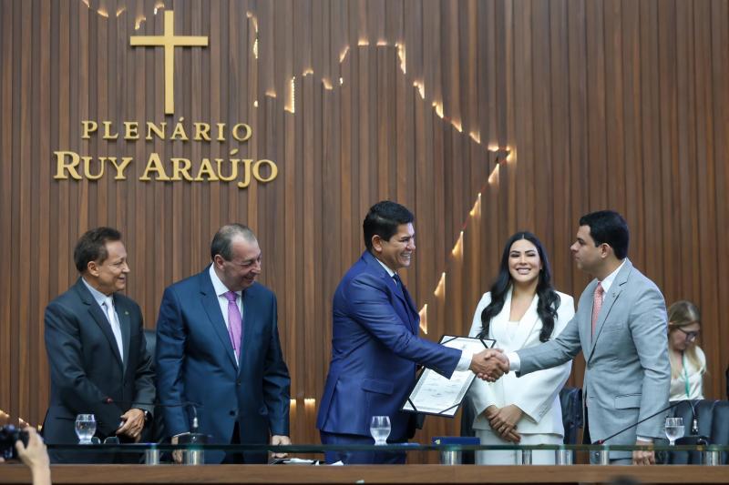 Bi Garcia é reconhecido como um dos maiores gestores do Amazonas ao receber Medalha Ruy Araújo na Aleam