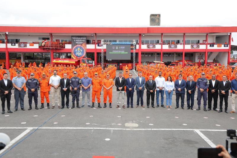Wilson Lima realiza formatura de 200 novos soldados do Corpo de Bombeiros que vão reforçar serviço operacional no Amazonas