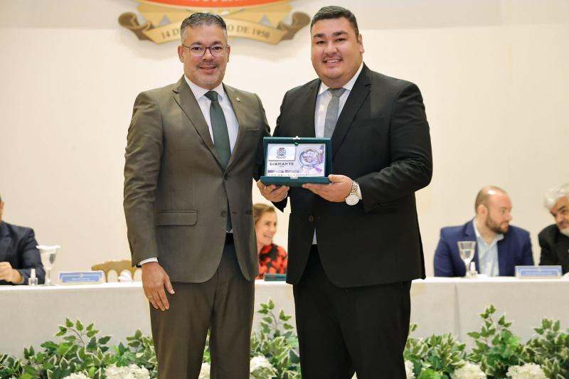 Alex Garcia recebe Selo Diamante de Transparência pelo 2º ano e consolida Câmara de Parintins como referência no Amazonas