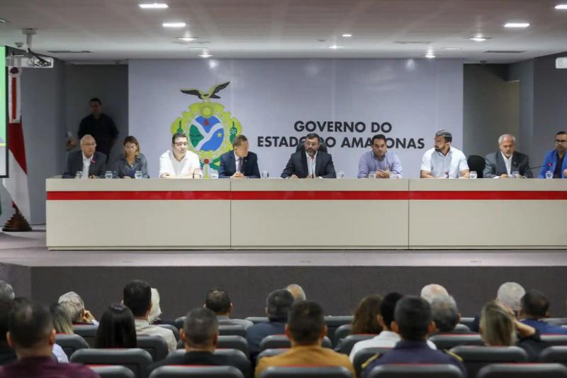 Wilson Lima anuncia injeção de R$ 1,6 bilhão na economia com pagamento do 13° salário e Auxílio Estadual