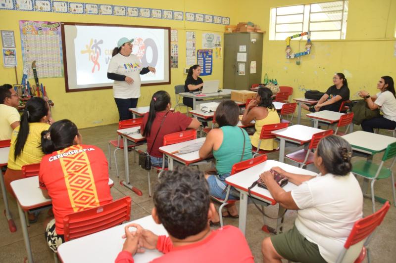 Secretaria de Cultura de Parintins promove reunião com produtores culturais do Distrito do Mocambo