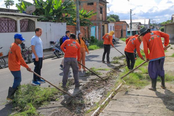 Mateus Assayag e Vanessa Gonçalves iniciam mandato com mutirão de limpeza na Ilha de Parintins