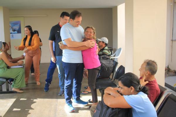 Mateus e Vanessa visitam o Hospital Regional Jofre Cohen no primeiro dia à frente da prefeitura de Parintins