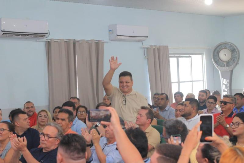 Mateus e Vanessa anunciam Luan Cavalcante como novo secretário da Juventude, Esporte e Lazer de Parintins