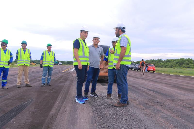Prefeitura de Parintins recupera pista do Aeroporto Júlio Belém para receber aeronaves de grande porte