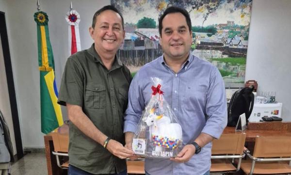 Babá Tupinambá e secretário estadual Flávio Antony discutem parcerias para Parintins Babá Tupinambá e secretário estadual Flávio Antony discutem parcerias para Parintins