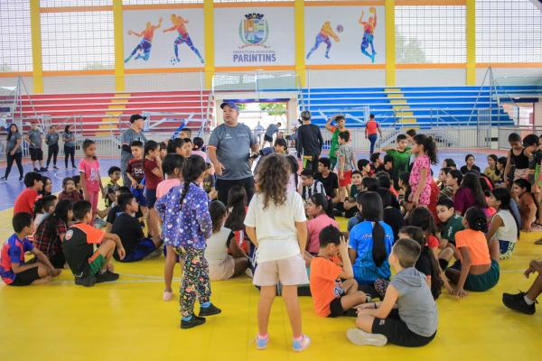 Colônia de Férias: Mais de 120 crianças e adolescentes participam de atividades esportivas e lazer