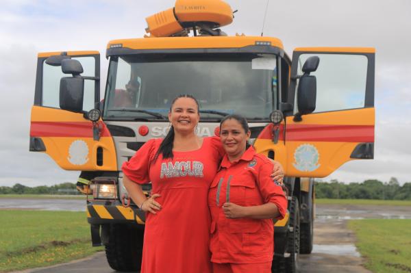 Vanessa Gonçalves prestigia posse da primeira Bombeira Civil de Aeródromo de Parintins