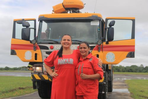 Vanessa Gonçalves prestigia posse da primeira Bombeira Civil de Aeródromo de Parintins