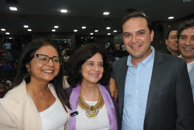Prefeito Mateus Assayag celebra novos investimentos para fortalecer saúde ribeirinha em Parintins