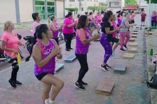 Prefeitura de Parintins realiza 1ª edição do Projeto 'Movimenta Parintins' com Aulão de Dança na Praça Digital