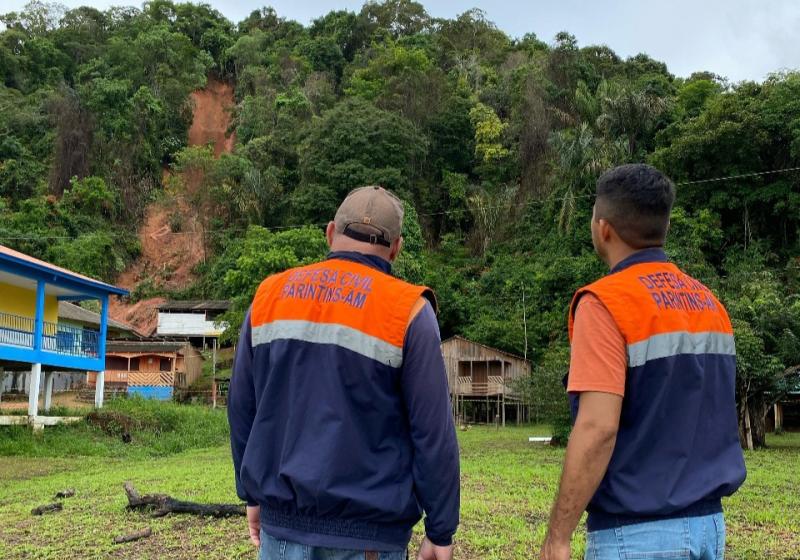 Deslizamento de terra na região da Valéria recebe atenção prioritária da Prefeitura de Parintins