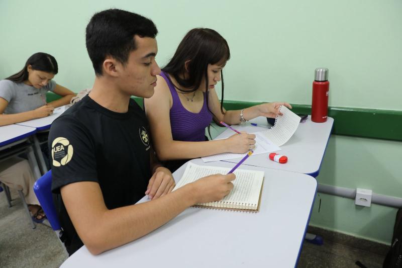 Pré-vestibular presencial da UEA: AprovENS divulga inscrições para 101 vagas em turmas macro