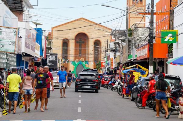 Prefeitura de Parintins injeta R$ 12 milhões na economia pagando servidores às vésperas do Carnailha e Carnaboi