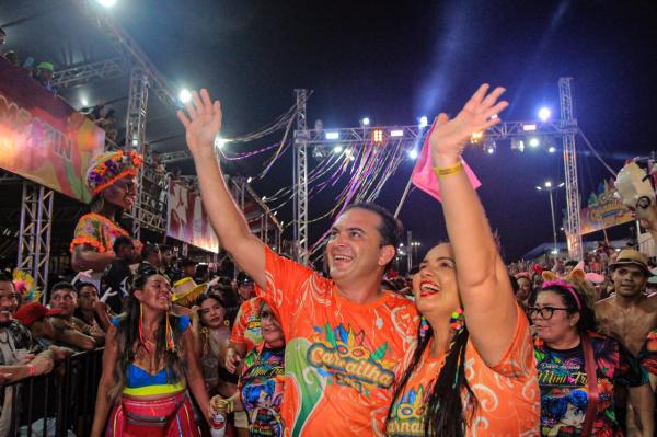 Blocos Irreverentes animam primeiro dia do Carnailha e arrastam mais de 20 mil foliões